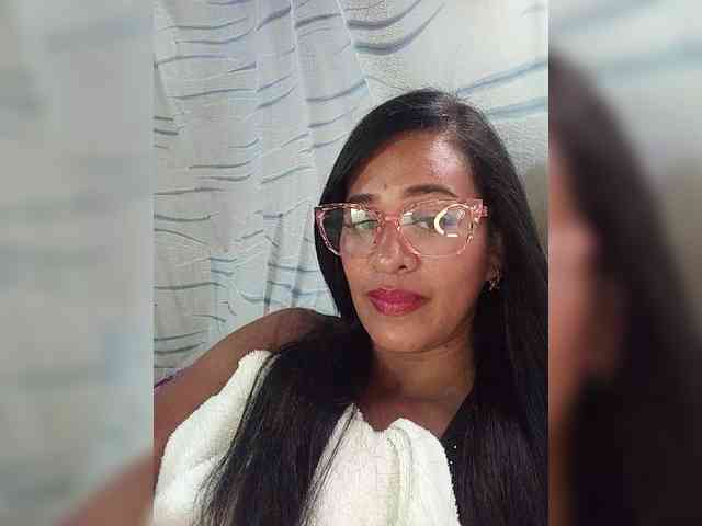 Letty33 webcam