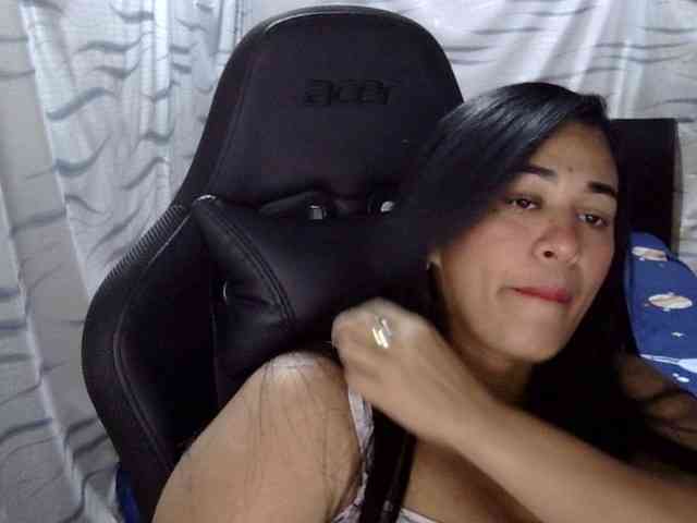 Letty33 webcam