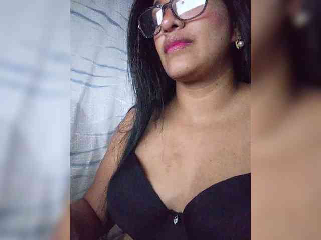 Letty33 webcam