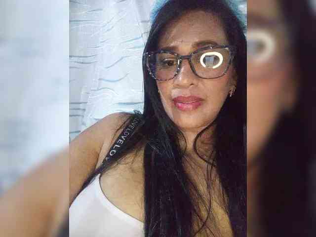 Letty33 webcam
