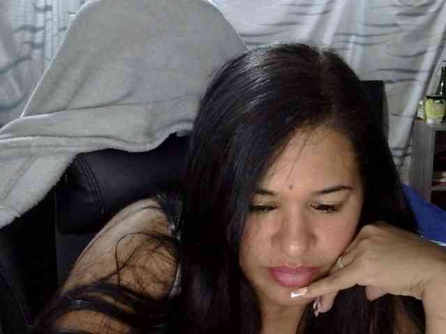 Letty33 webcam