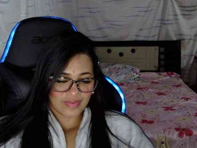 Letty33 webcam