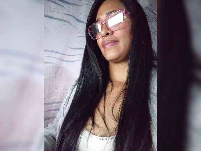 Letty33 webcam