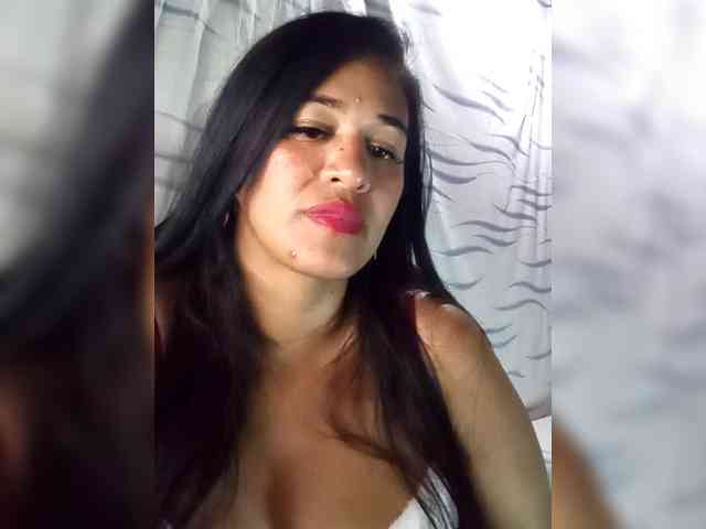 Letty33 webcam