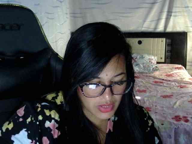 Letty33 webcam