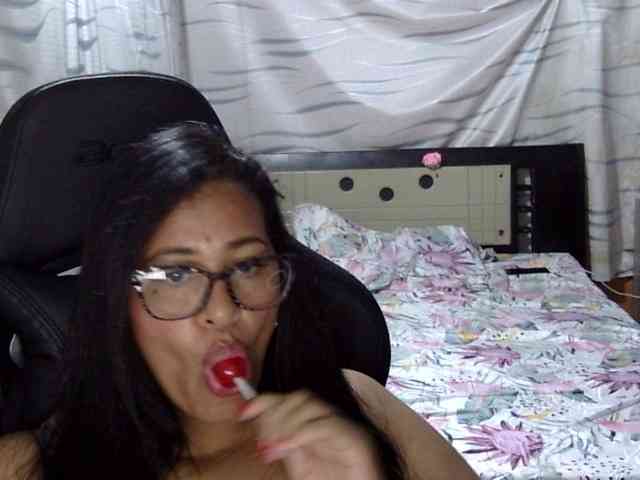 Shaved mature, Shaved latina, Group chat for 20 39 tokens, Full privates fo..., Dildol 2