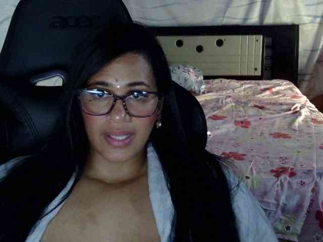 Letty33 webcam