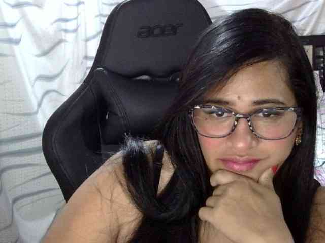 Letty33 webcam