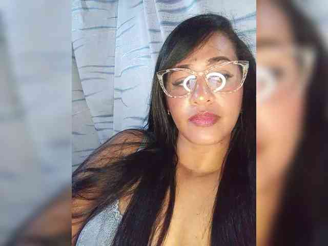 Letty33 webcam