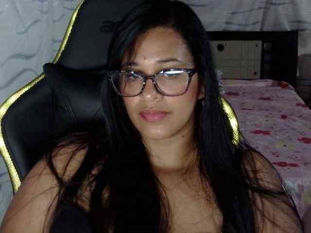 Letty33 webcam