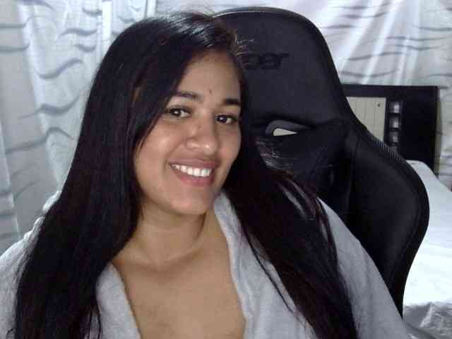 Letty33 webcam