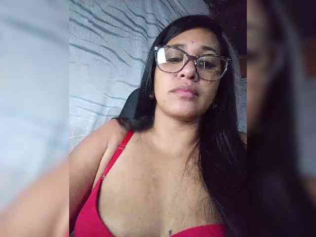 Letty33 webcam