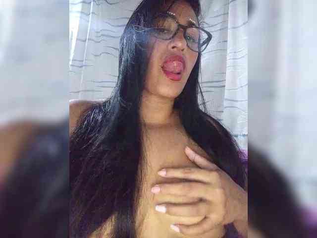 Letty33 webcam