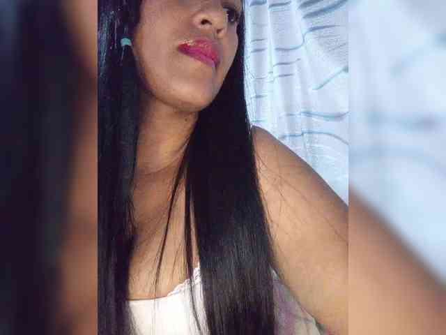 Letty33 webcam