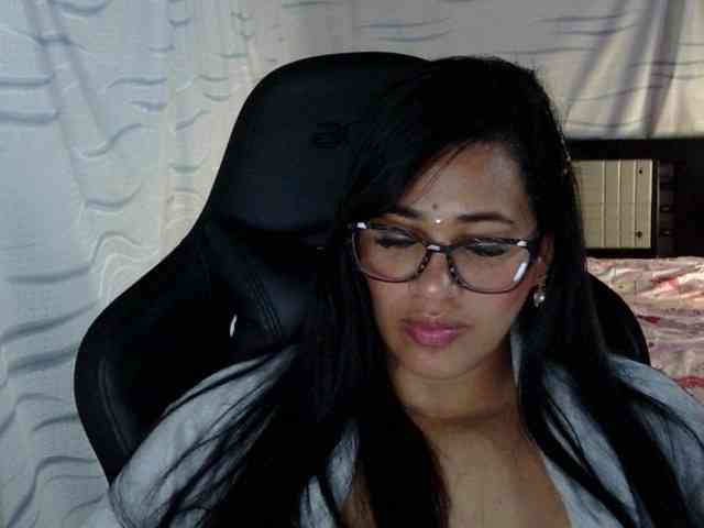 Letty33 webcam