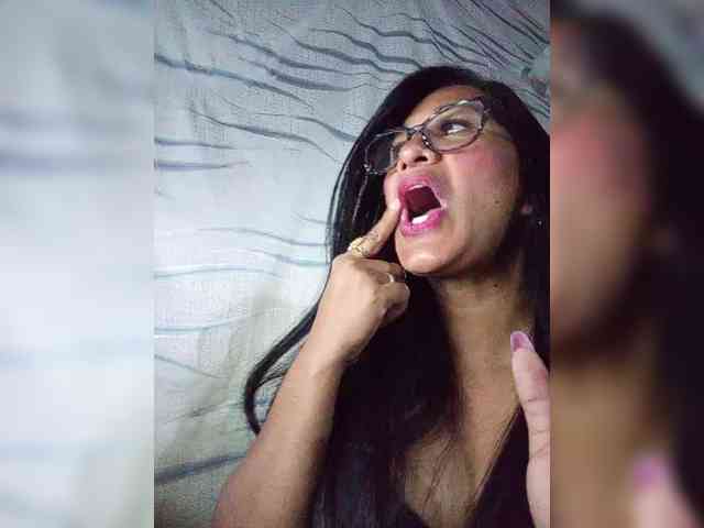 Letty33 webcam