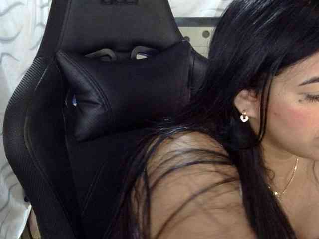 Letty33 webcam