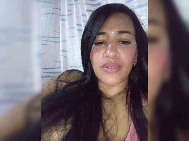 Letty33 webcam