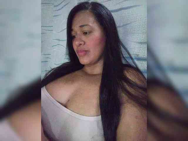 Letty33 webcam