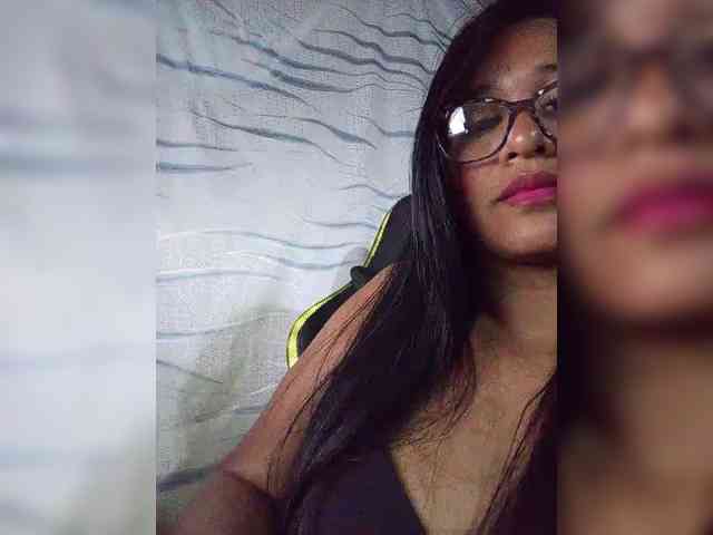 Letty33 webcam
