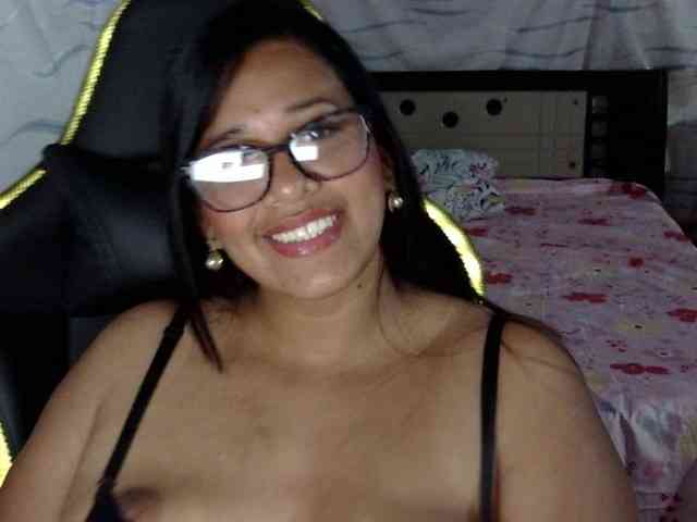 Letty33 webcam