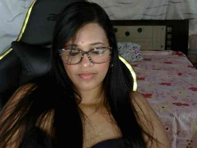 Letty33 webcam