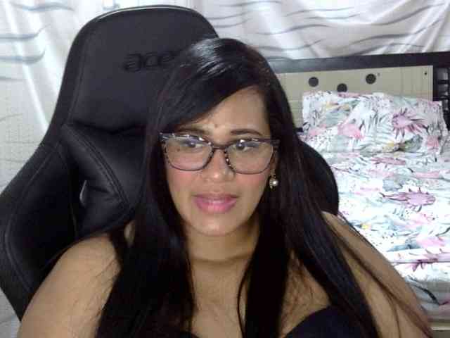Letty33 webcam
