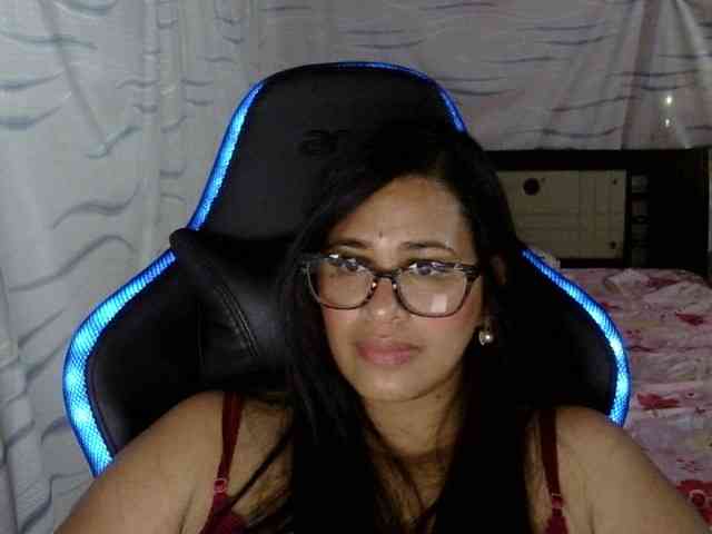 Letty33 webcam