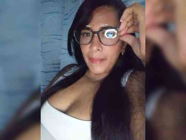 Letty33 webcam