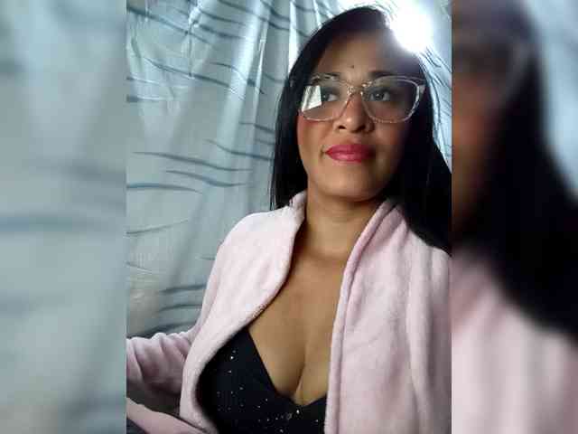 Letty33 webcam