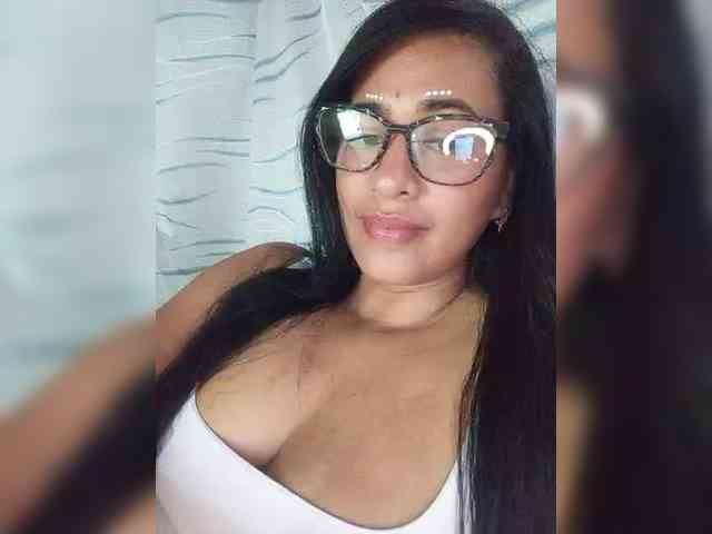 Letty33 webcam