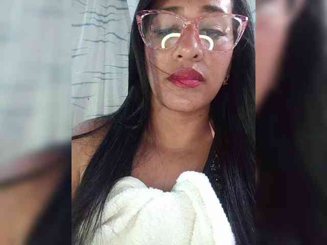 Letty33 webcam