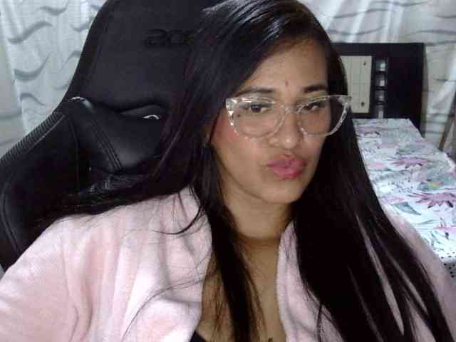 Letty33 webcam