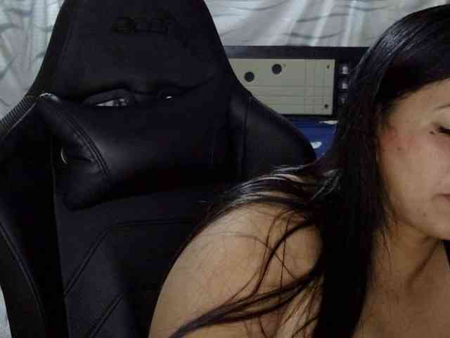 Letty33 webcam