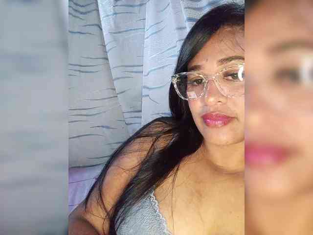 Letty33 webcam