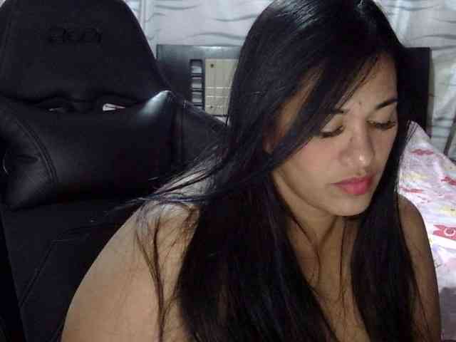 Letty33 webcam