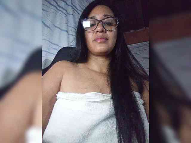 Letty33 webcam