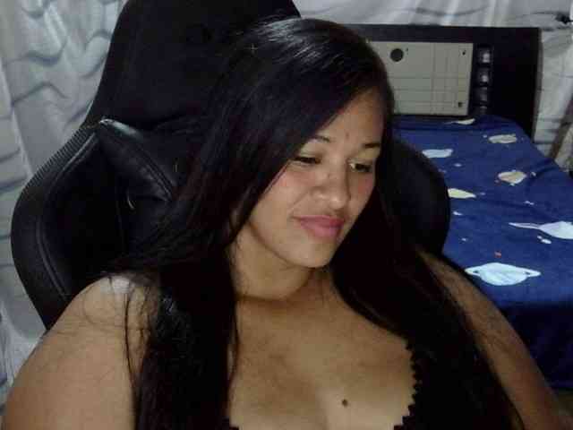 Letty33 webcam