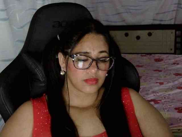 Letty33 webcam