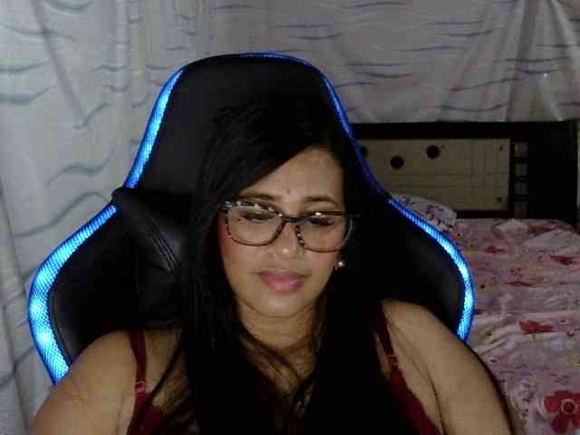 Letty33 webcam