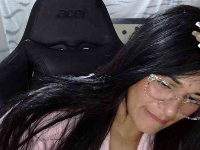 Letty33 webcam