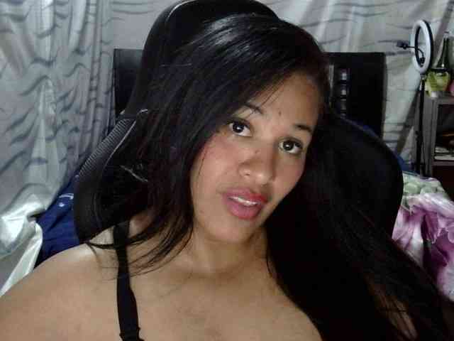 Letty33 webcam