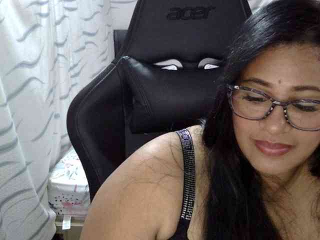Letty33 webcam