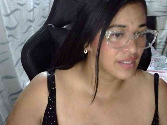 Letty33 webcam