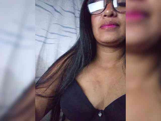 Letty33 webcam