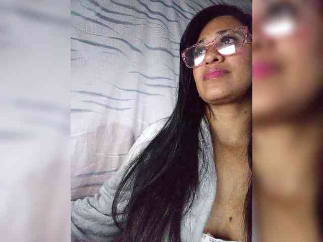 Letty33 webcam