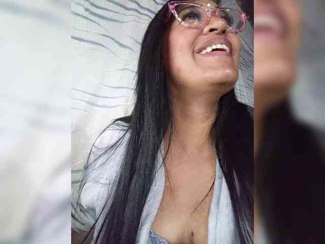Letty33 webcam