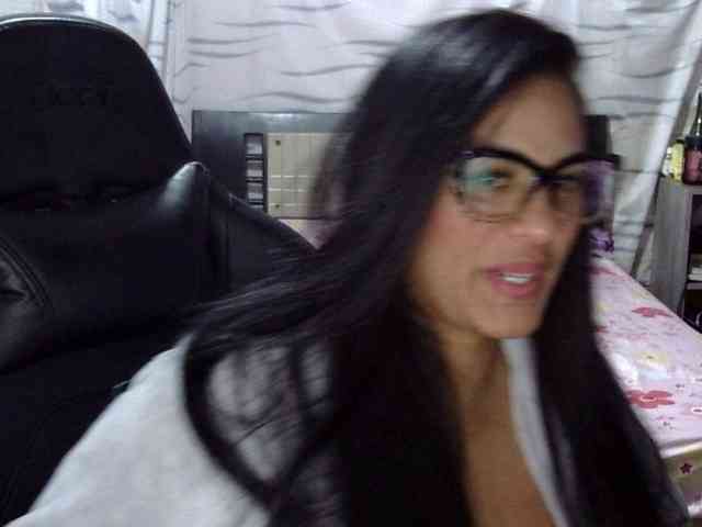 Letty33 webcam