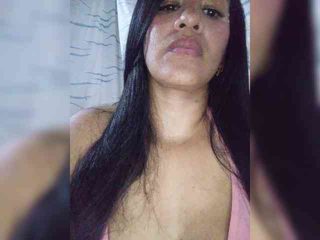 Letty33 webcam