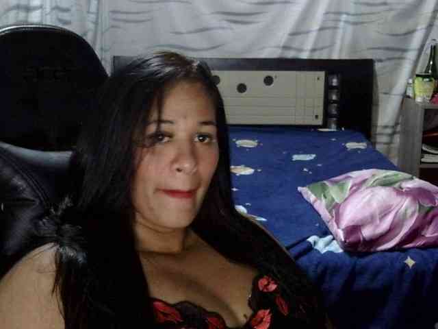 Letty33 webcam